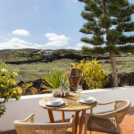 Ferienhaus Home2book Lanzarote Sunset & Jacuzzi House Charco del Palo