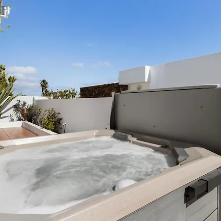 Semesterbostad Home2book Lanzarote Sunset & Jacuzzi House *